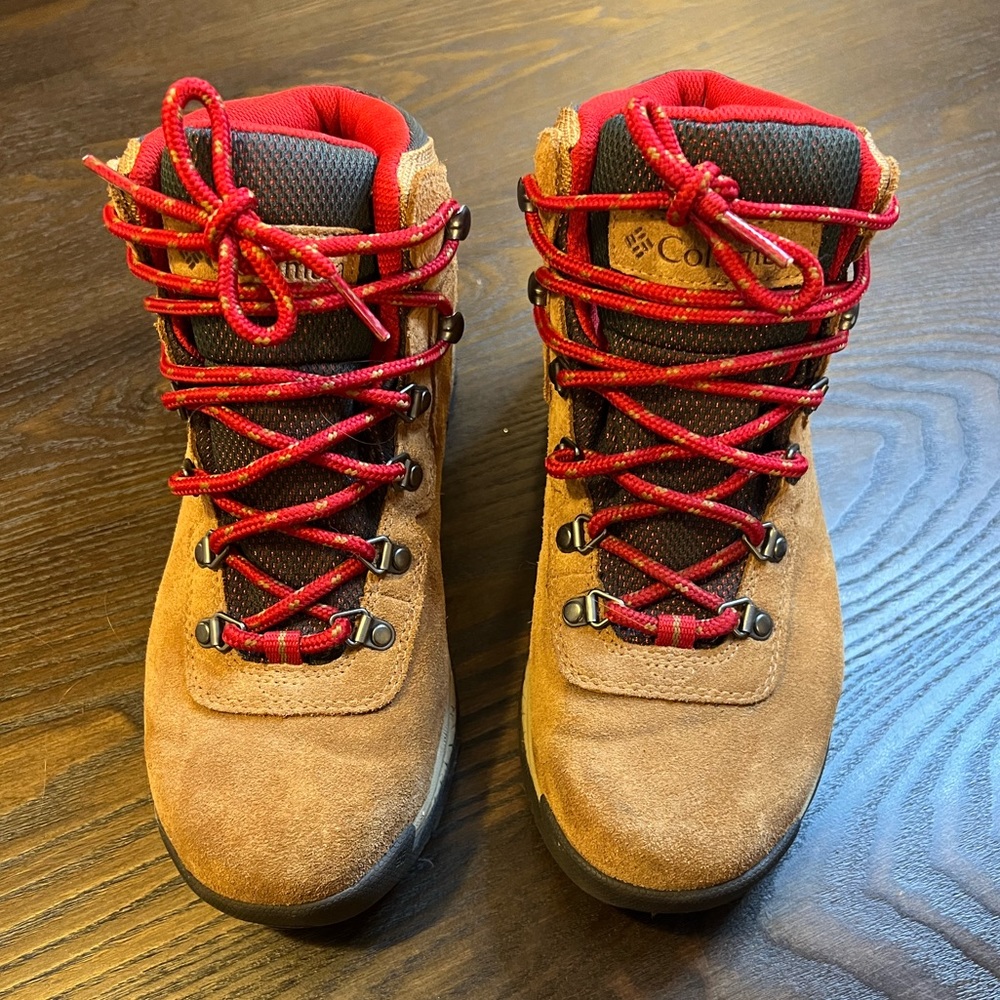 Columbia Women's Newton Ridge™ Plus Waterproof Amped Hiking Boot